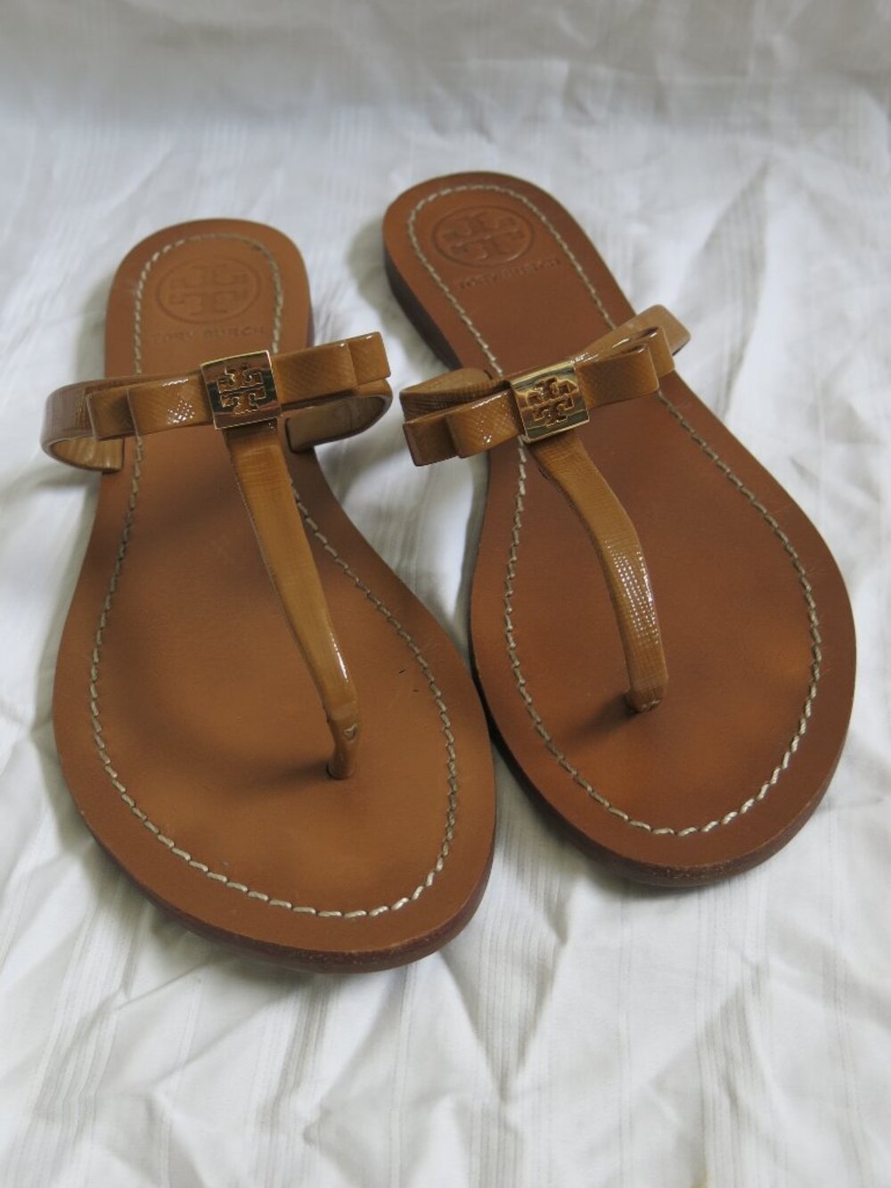TORY BURCH Leighanne Flat Thong Patent Saffiano Leather Sandal **NO SIZE TAG**